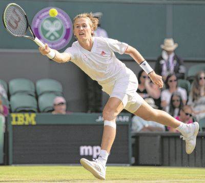 American triumphs with father in attendance at Wimbledon